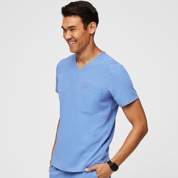 Figs Leon Three-Pocket Scrub Top - Picture 2 of 7